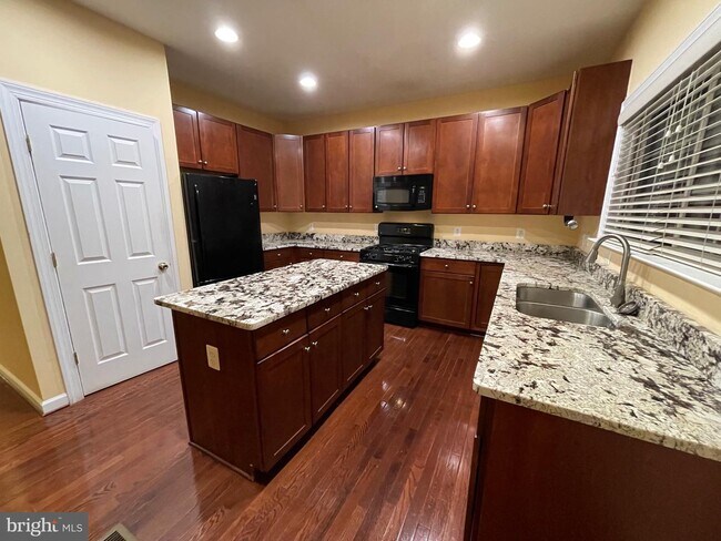 Building Photo - 6052 Popes Creek Pl