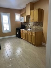 Building Photo - 147 N Yewdall St