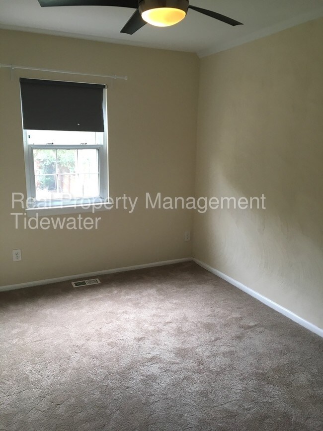 Building Photo - 611 Red Horse Ln