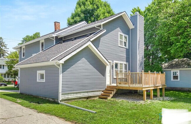 Building Photo - 120 E Evers Ave