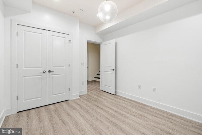 Building Photo - 1649 E Eyre St