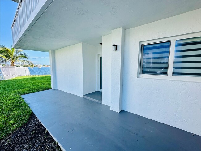 Building Photo - 231 E Lantana Rd