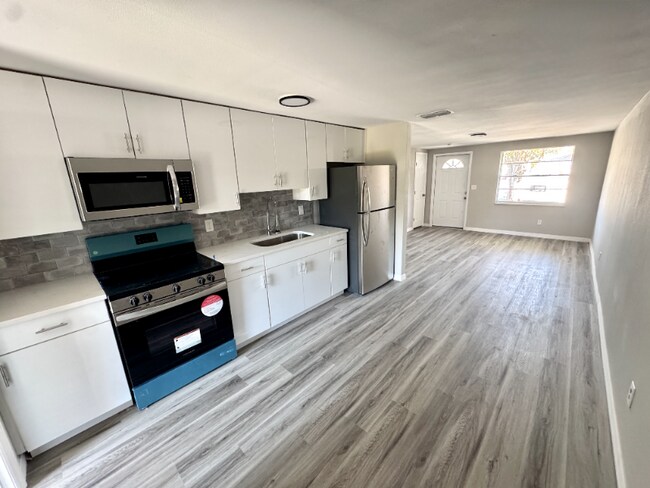 Foto del edificio - 5928-5930 13th St Ct E