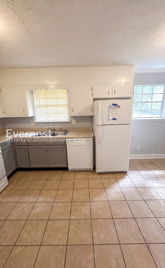 Foto del edificio - 6596 Fleming Rd