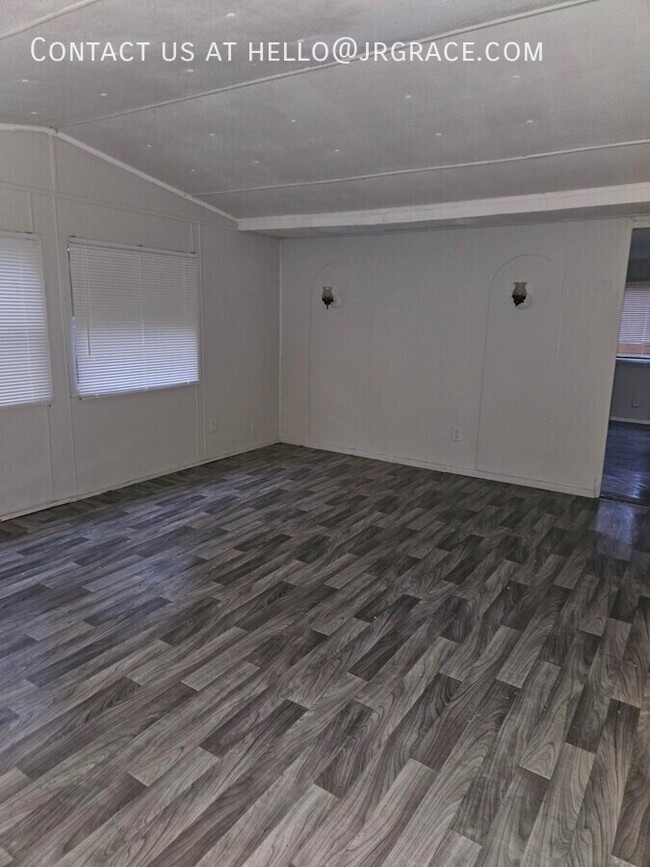 Building Photo - 106 Archer St