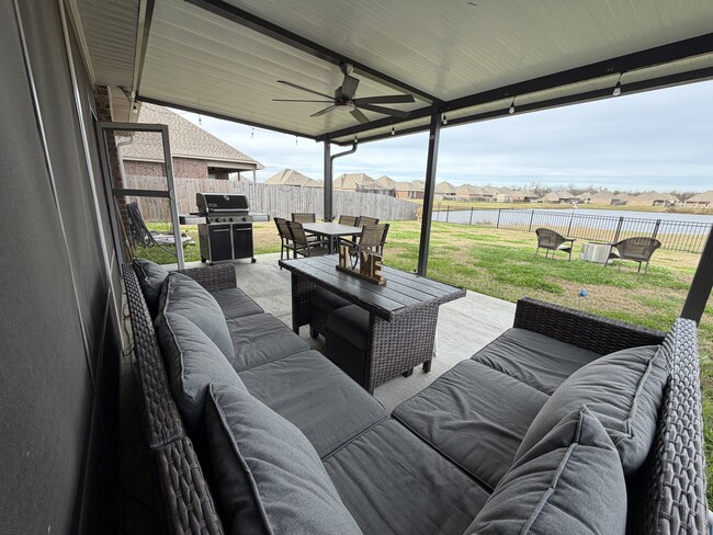 Building Photo - 3856 Sandbar Dr