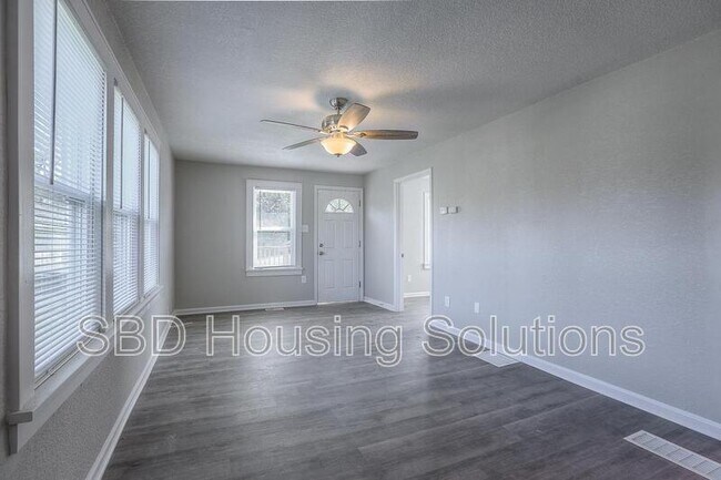Building Photo - 2914 Stark Ave
