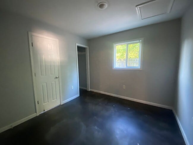 Building Photo - 621 Krewson St