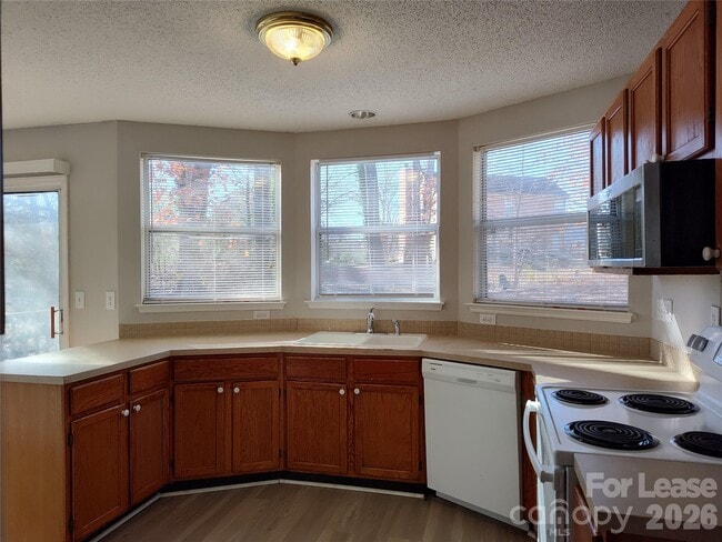 Building Photo - 10000 Dunfries Rd