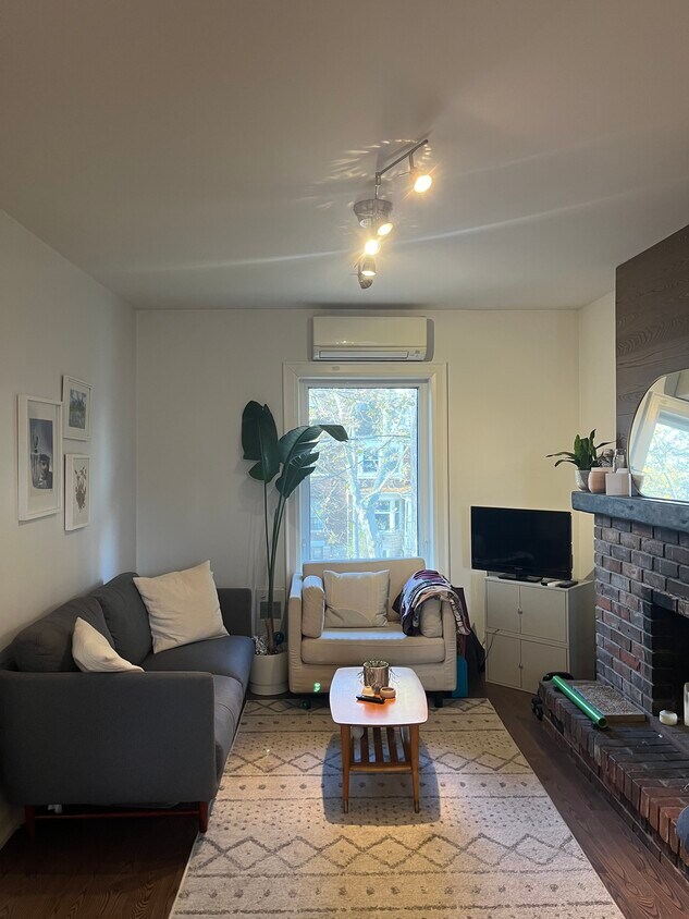 Primary Photo - 581 Dovercourt Rd