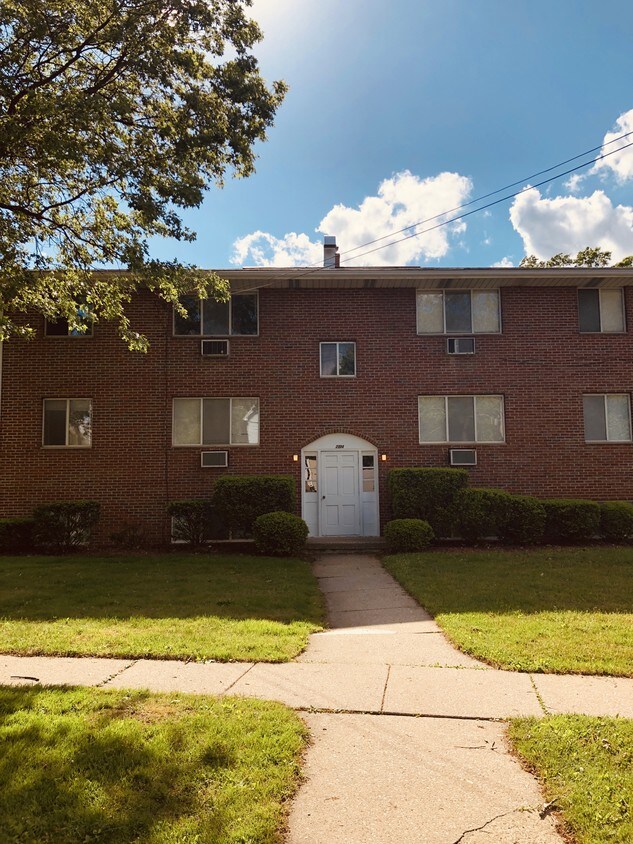 2014 Germaine St, Cuyahoga Falls, OH 44221 Apartments in Cuyahoga