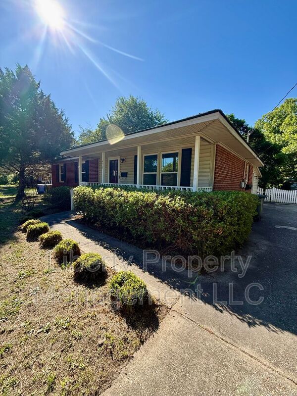 Foto del edificio - 475 Albemarle Dr