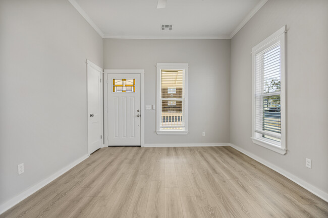 Living Room & Coat Closet - 109 E Thompson Ave