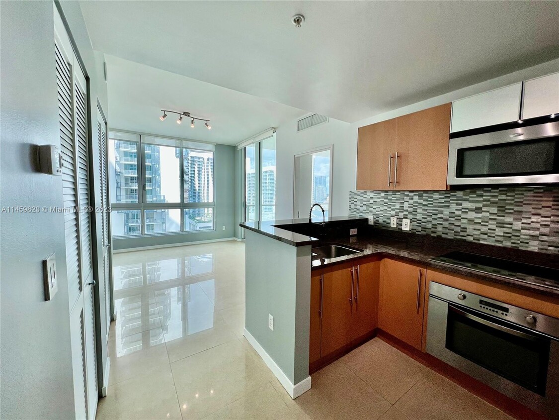 Foto principal - 300 S Biscayne Blvd