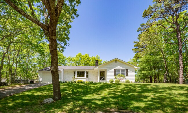 Foto del edificio - 37 Shady Cove Ln