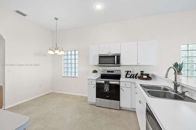 Foto del edificio - 1941 NW 171st Ave