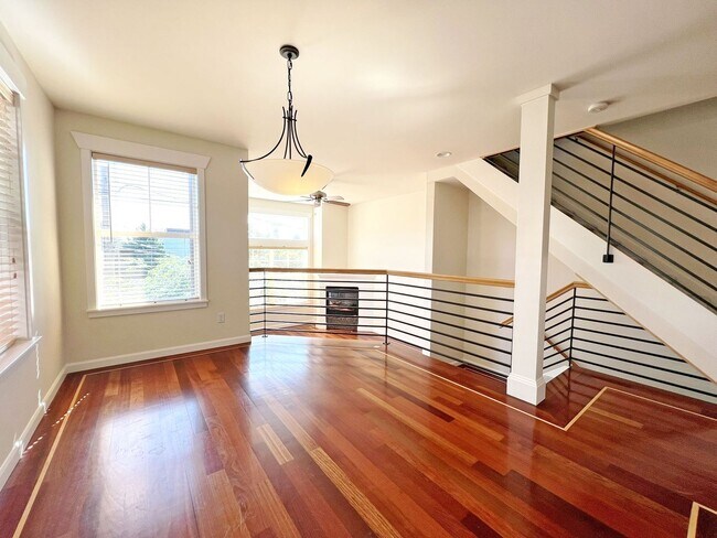 Foto del edificio - 3 BED SEATTLE TOWNHOME FOR RENT W HIGH END FINISHES & EASY COMMUTE