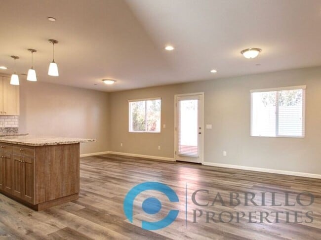 Building Photo - 3050 Julielynn Way