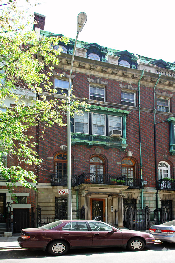 Building Photo - 315 W 92nd St