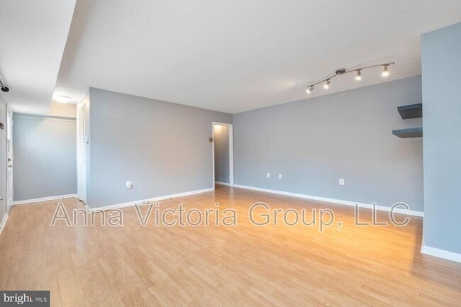 Photo - 10620 Weymouth St Apartment