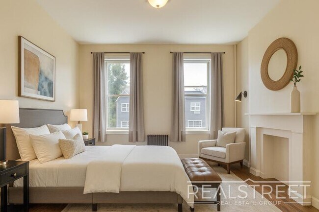 Foto del edificio - Welcome Home! Large 1.5-Bedroom with Priva...