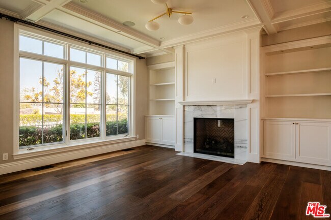 Building Photo - 557 Chapala Dr