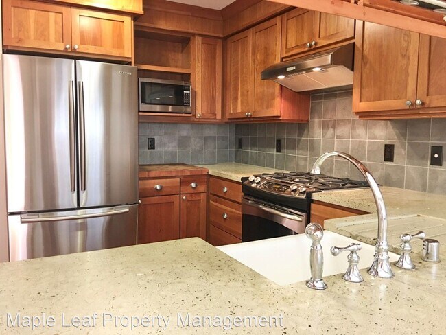 Building Photo - 3 br, 2.5 bath House - 8014 Ashworth Ave N