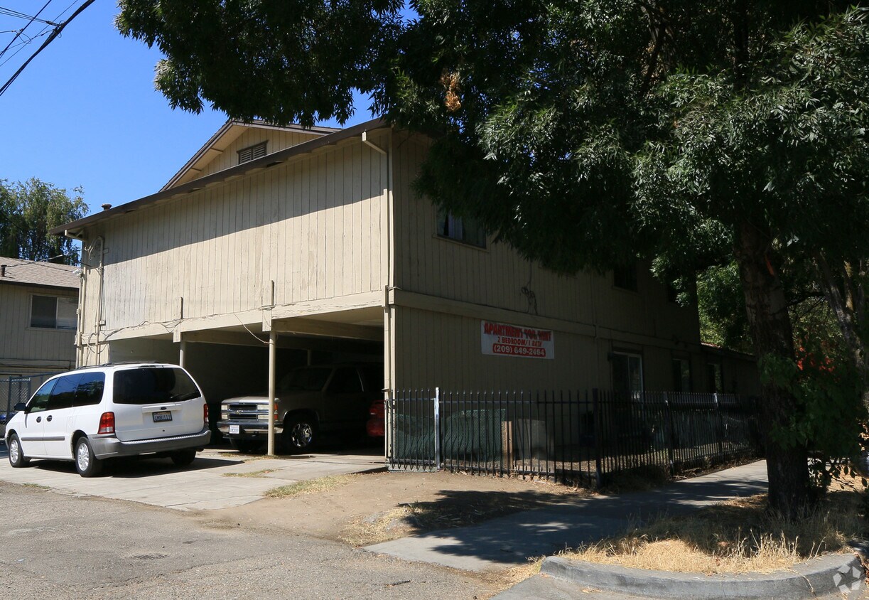 Primary Photo - Maple Manor