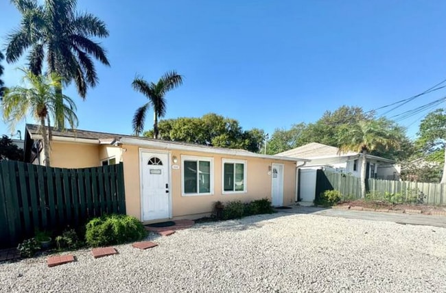 Building Photo - 10548 Lake Dr