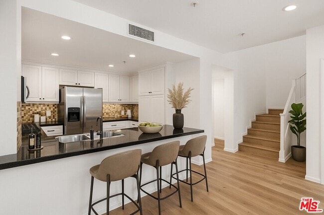 Building Photo - 6020 S Seabluff Dr