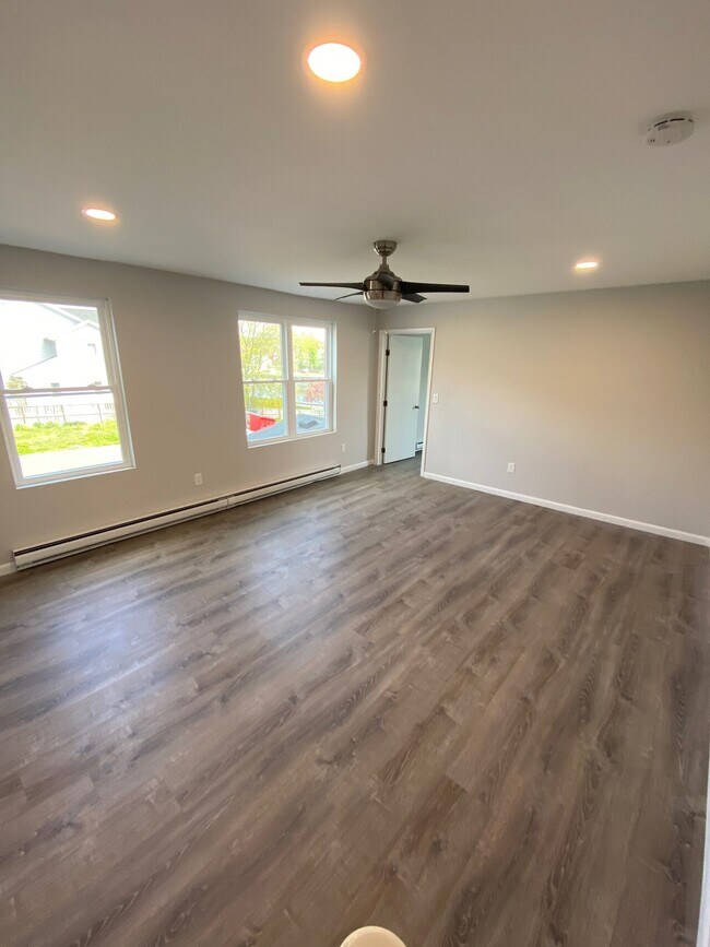 Building Photo - 129 Weed Ave