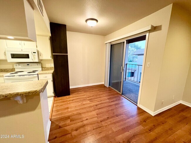 Building Photo - 14652 Yerba Buena Way