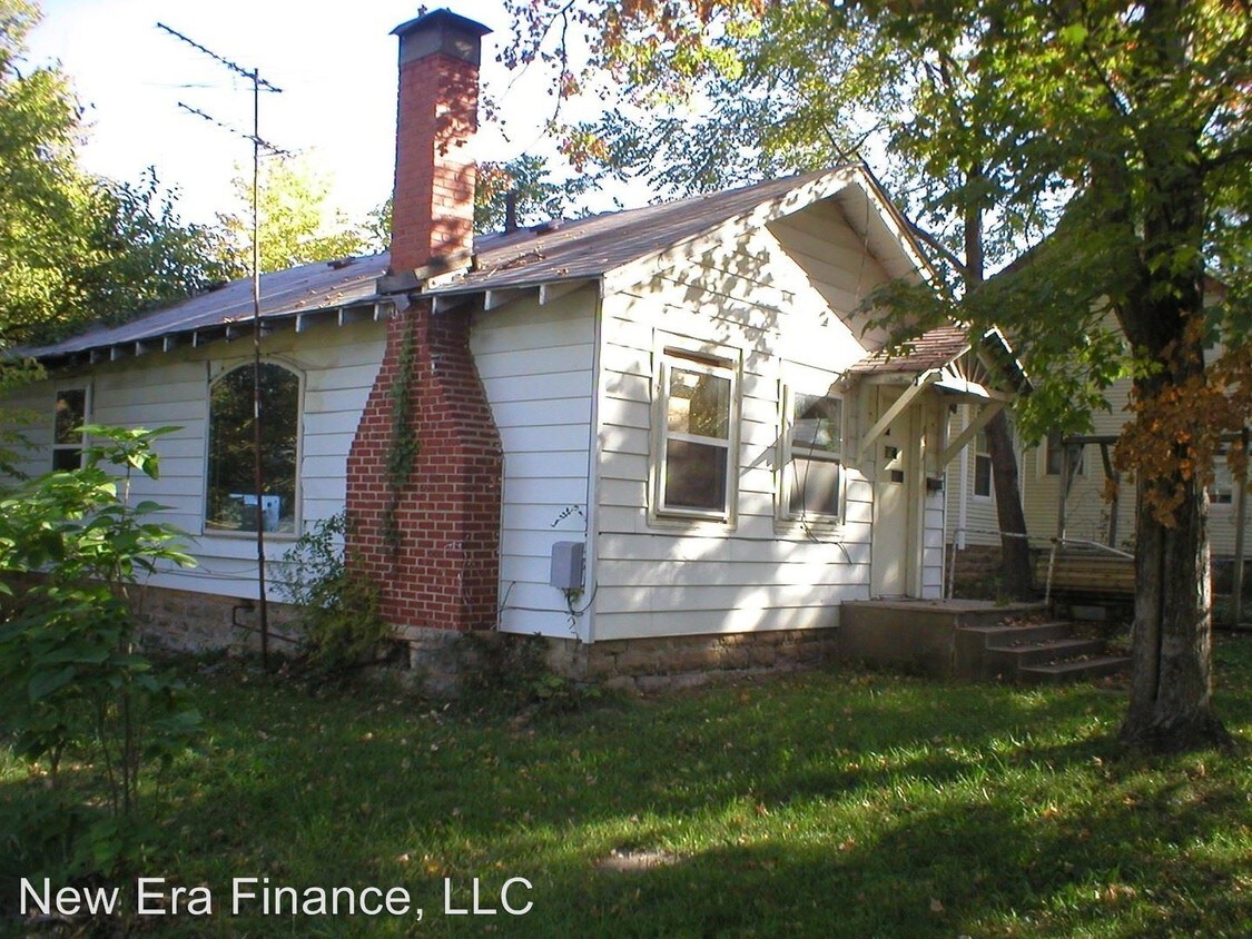 Building Photo - 121 E Martin St