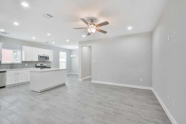 Photo - 7524 E Maxroy St Apartment