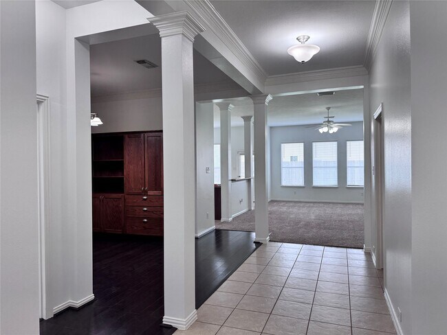 Building Photo - 7502 Quiet Trace Ln
