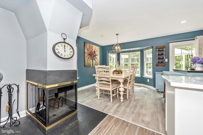 Foto del edificio - 6323 Towncrest Ct