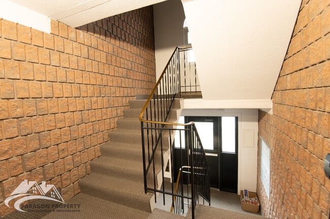 Building Photo - 388 Park Ave E