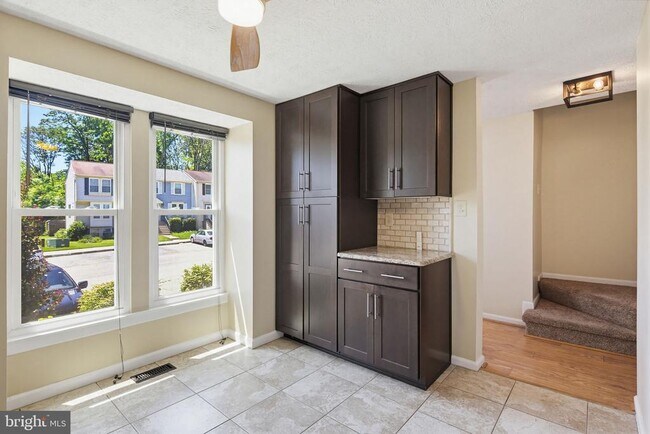 Foto del edificio - 9402 Granite Hill