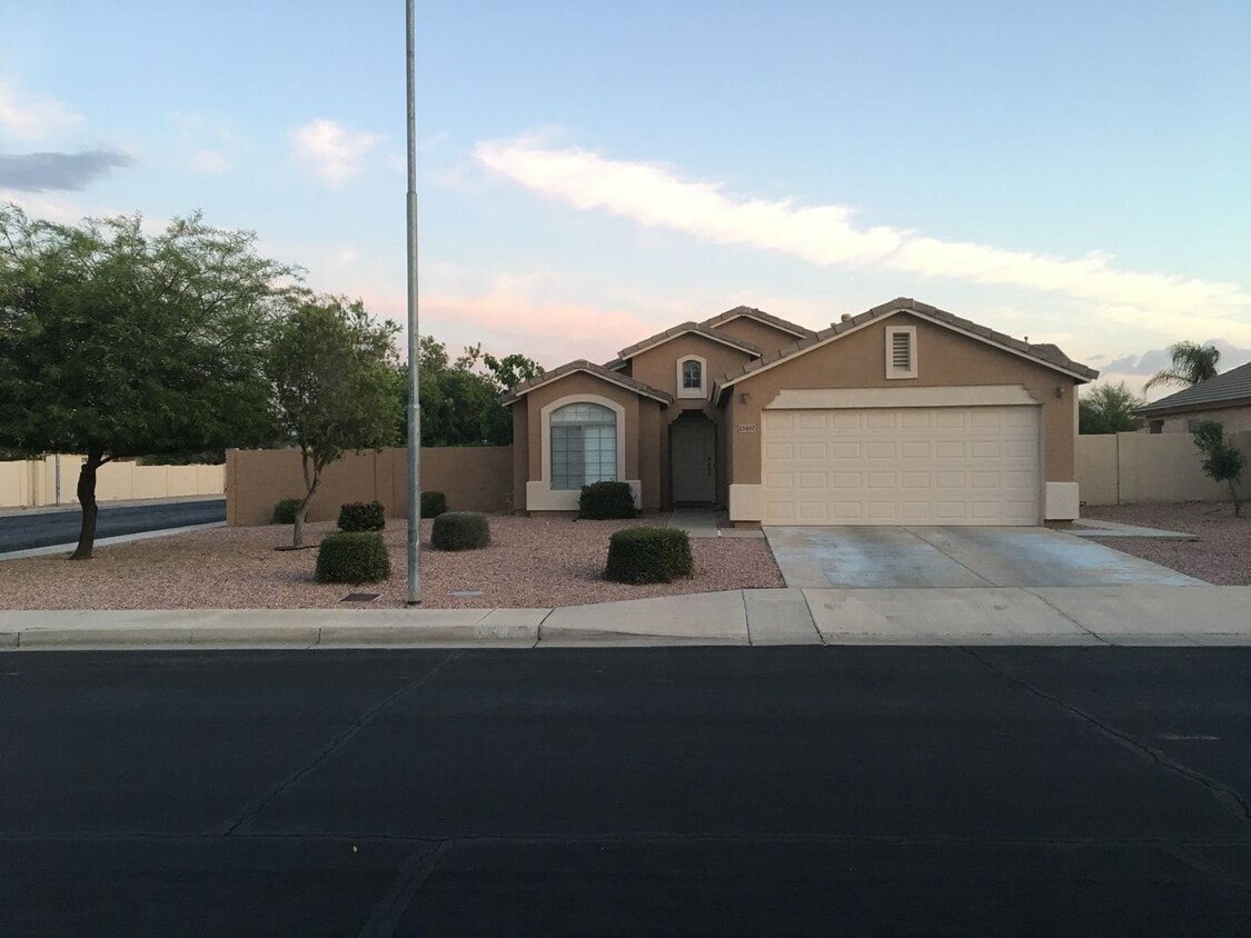 Primary Photo - Stunning UNFURNISHED 3-Bedroom Property wi...