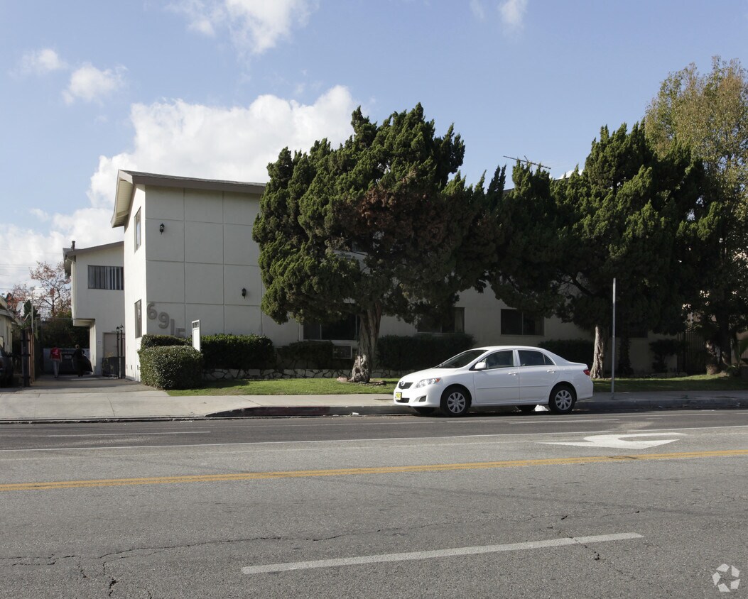 Foto principal - 6915 Coldwater Canyon Ave