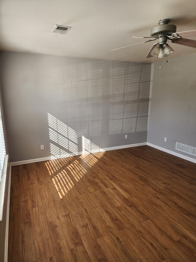 Building Photo - 117 SE 1171