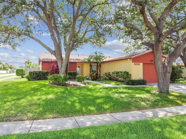Building Photo - 907 Old Field Dr