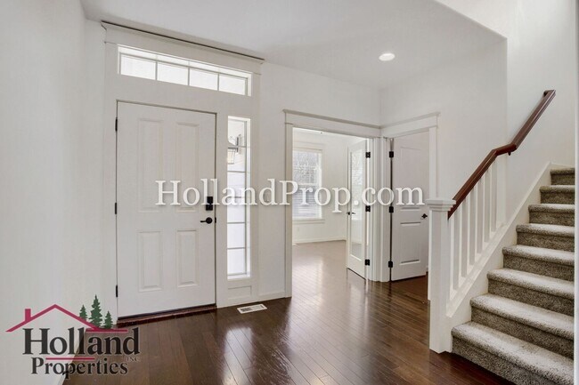 Foto del edificio - Spacious 4-Bedroom Portland Home with Fenced Yard, Fireplace & Modern Finishes!