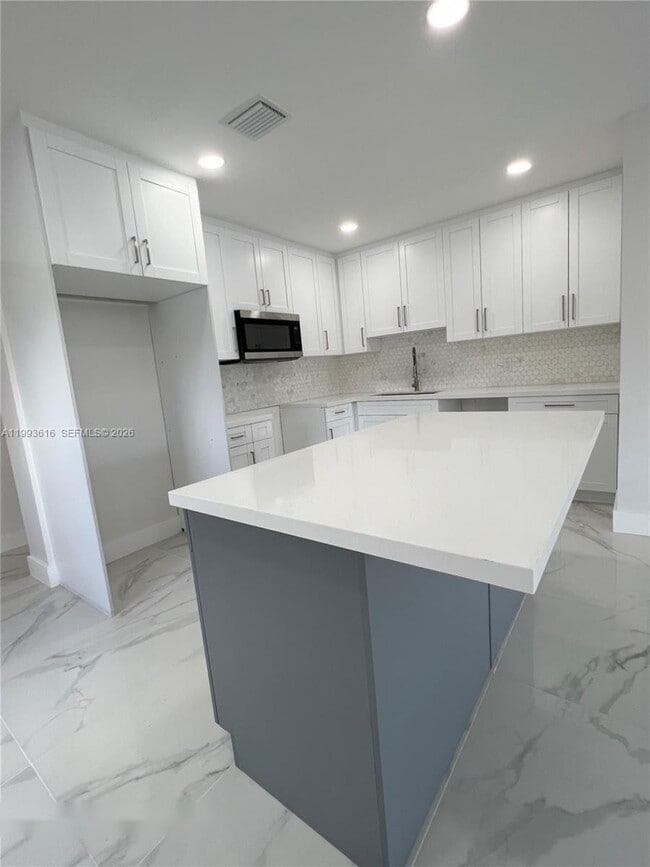 Foto del edificio - 31 SW 67th Ct