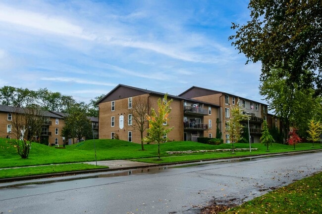 Building Photo - Park Place on Village Green Apartments
