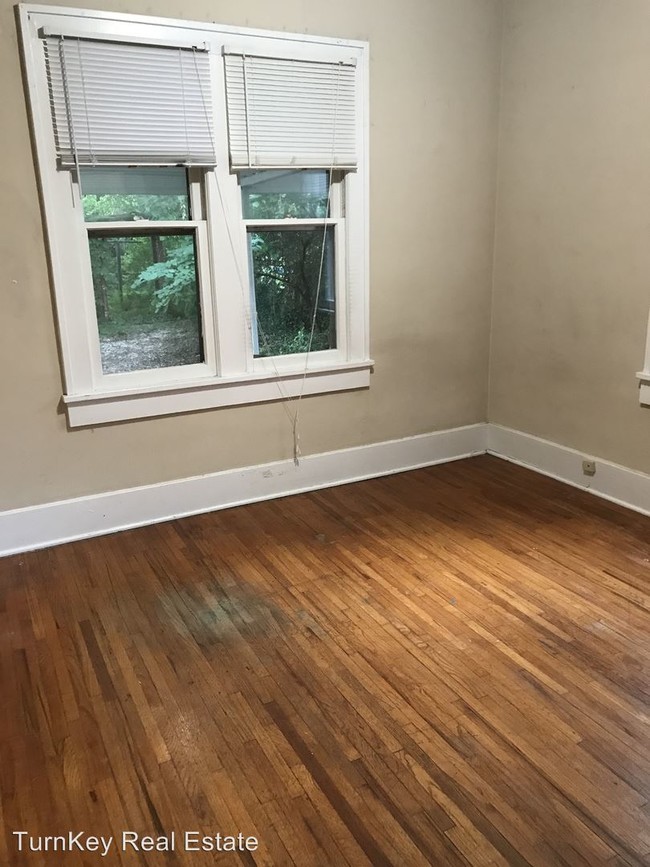 Building Photo - 2 br, 1 bath House - 620 S Weller