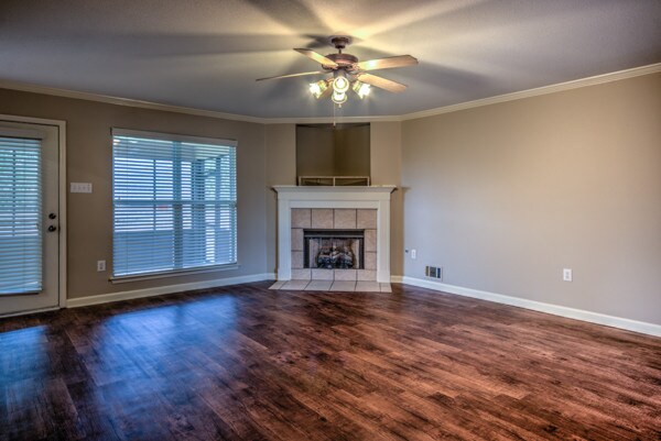 Building Photo - 9885 Greenalder Cove S