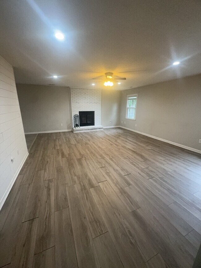 Foto del edificio - Charming 3 Bedroom, 2 Bath Home 710 Stonewall Avenue
