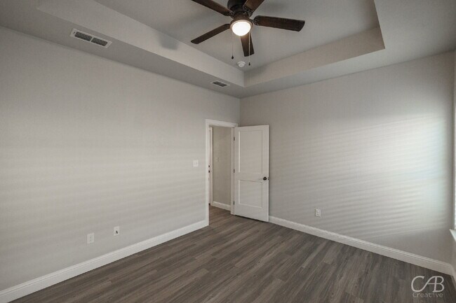 Foto del edificio - For Lease