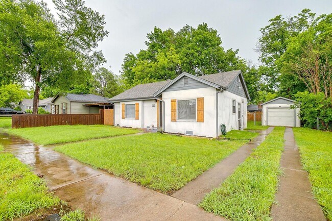 Building Photo - Country Town Living-  2 Bed, 1 Bath Home- Cleburne ISD- 76033